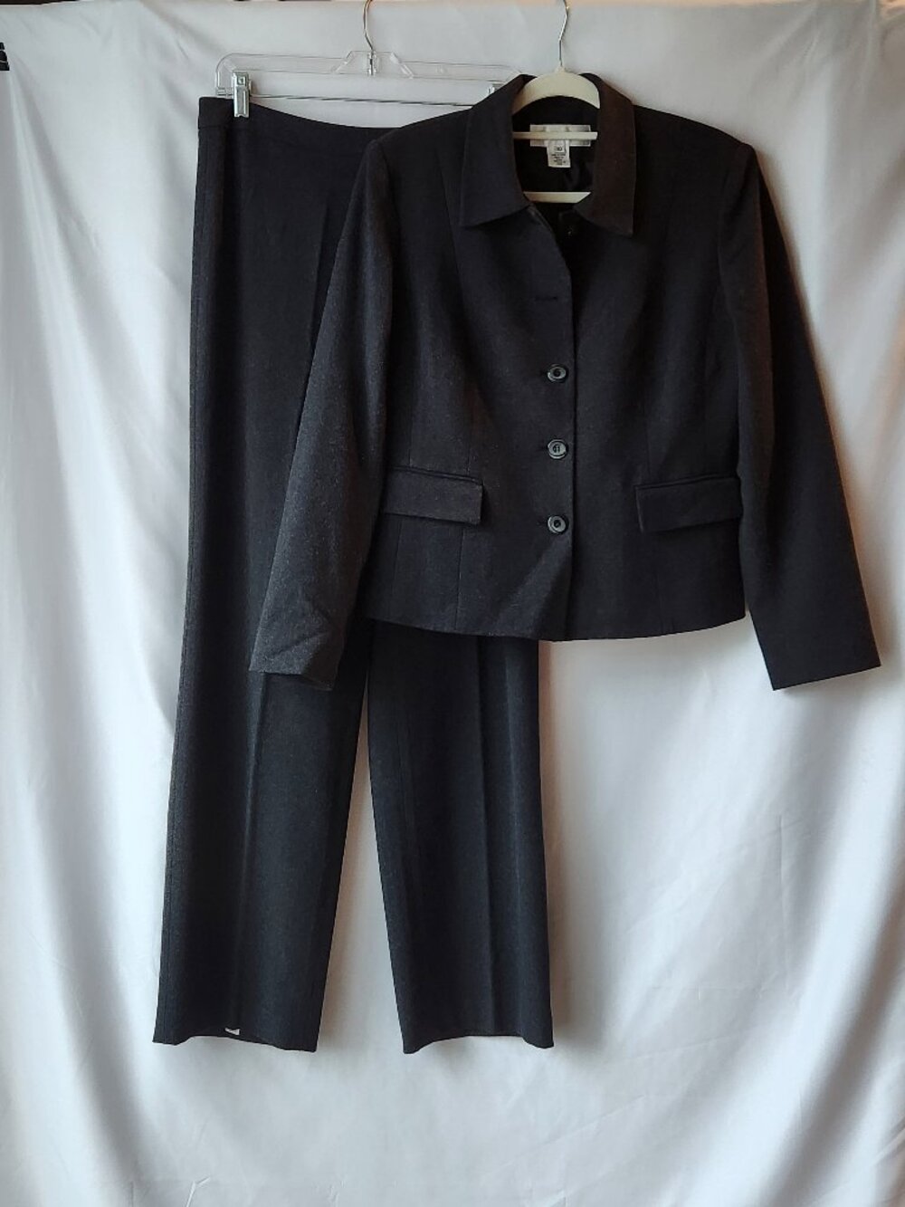 Jones New York Suit 2-Piece Classic Ladies Grey Wool Blend  Size 10